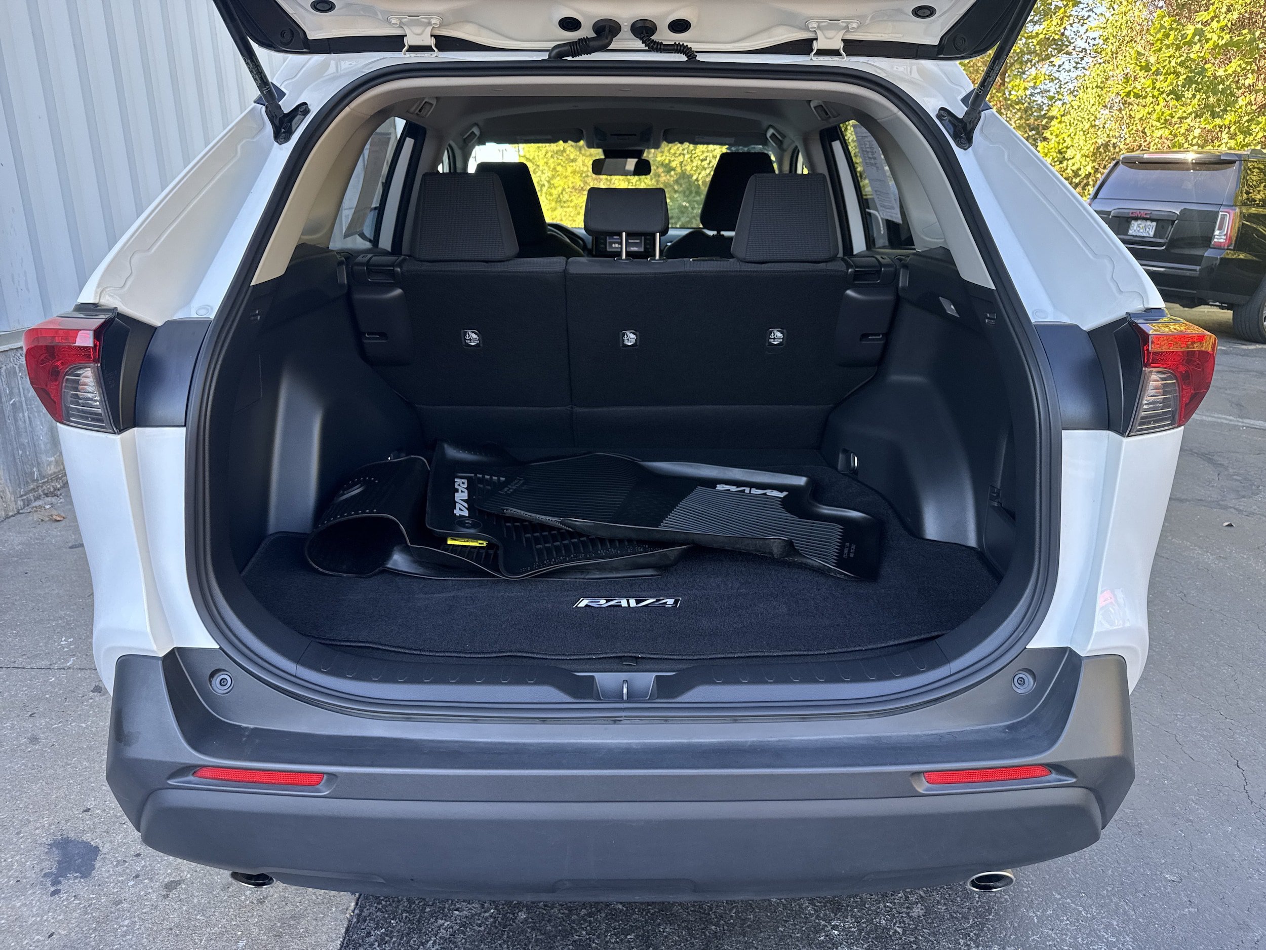 Used 2019 Toyota RAV4 LE w/ All Weather Liner Package AWD/4WD image 10
