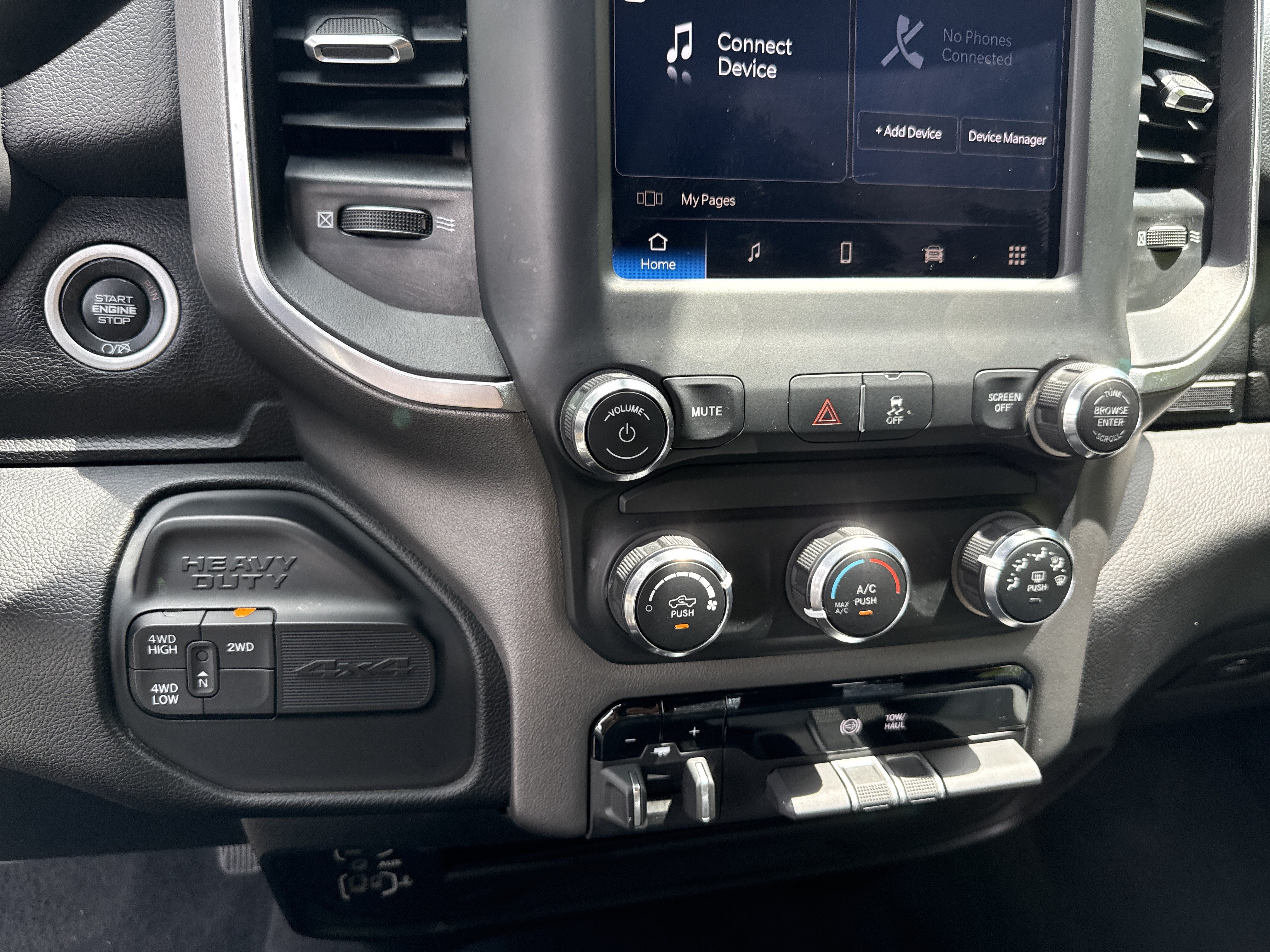 Used 2024 RAM 3500 Big Horn AWD/4WD image 27