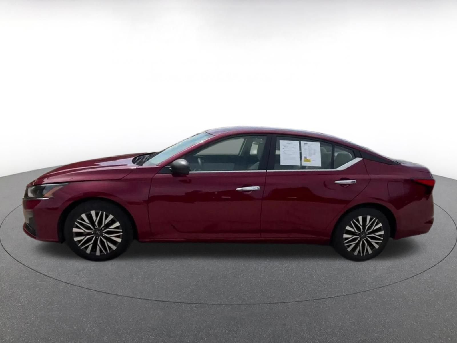 Used 2025 Nissan Altima 2.5 SV FWD image 9