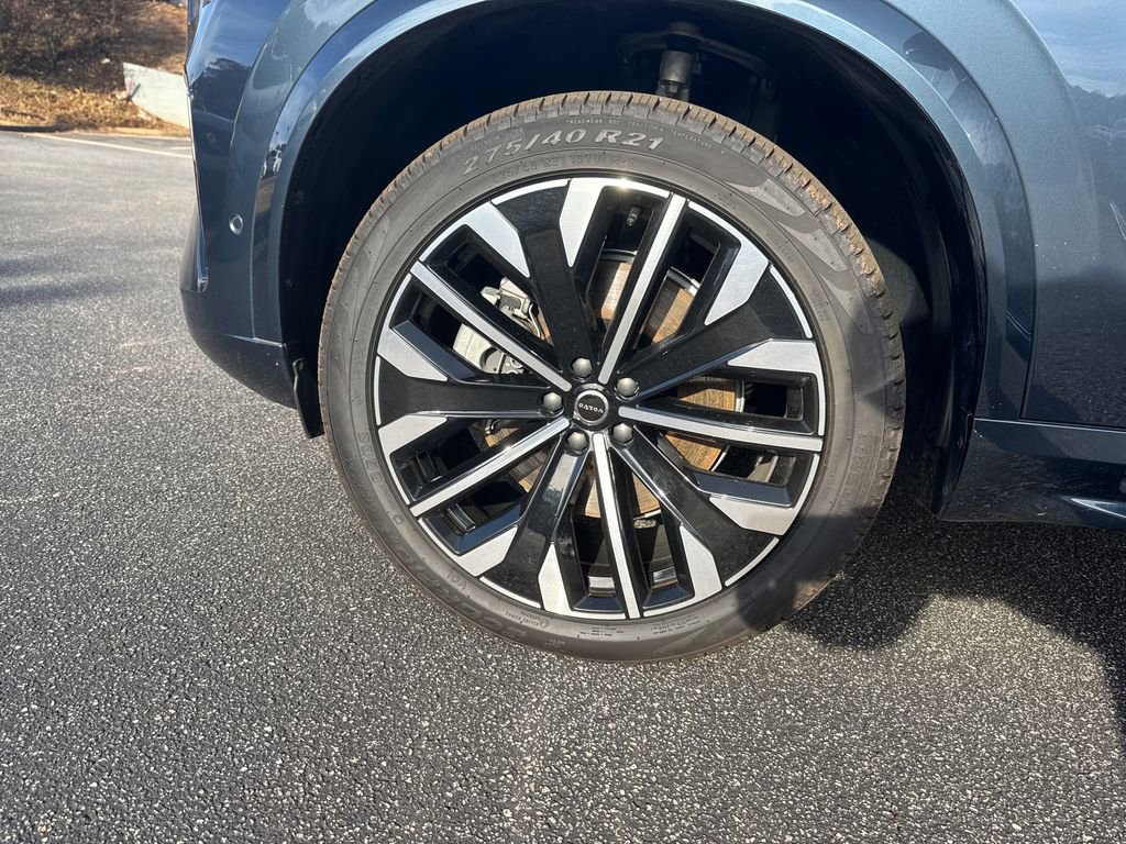 Certified 2025 Volvo XC90 T8 Ultra w/ Protection Package Premier image 31