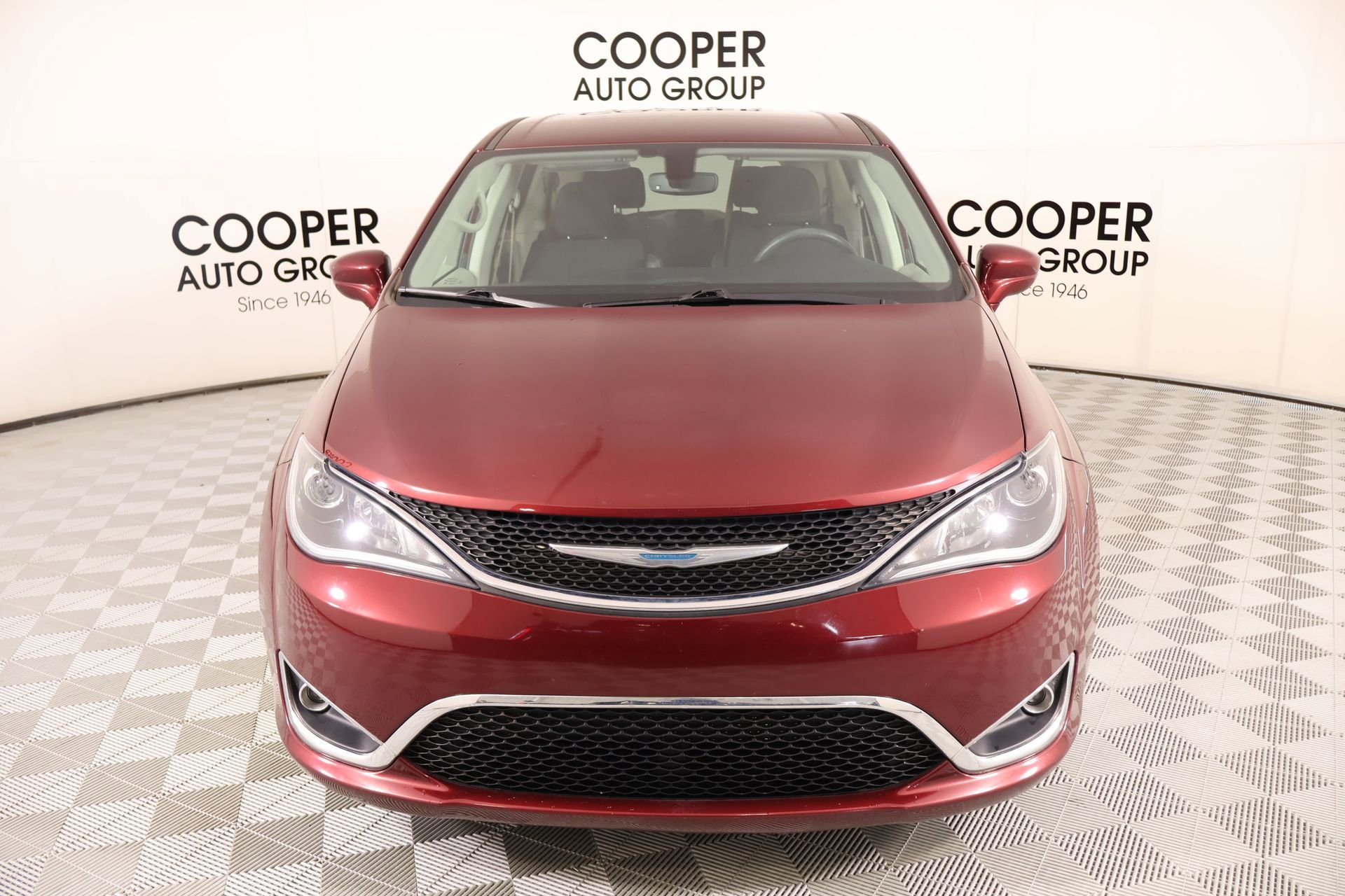Used 2020 Chrysler Pacifica Touring image 9