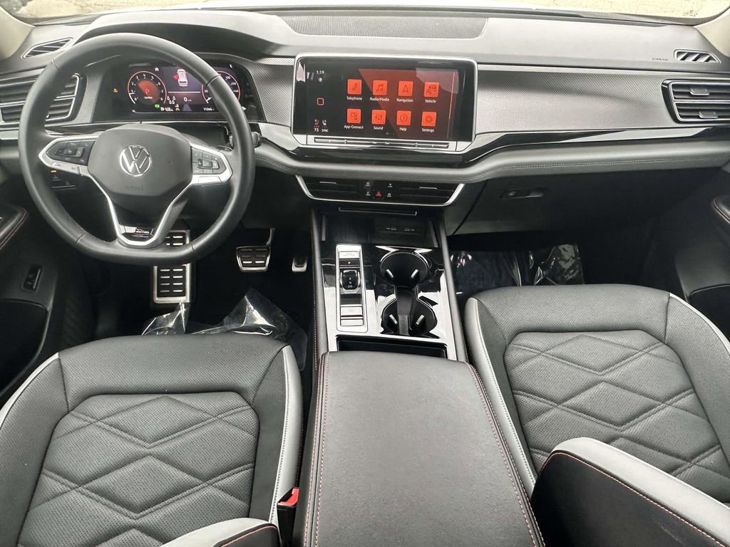 Certified 2025 Volkswagen Atlas Peak Edition SE image 17