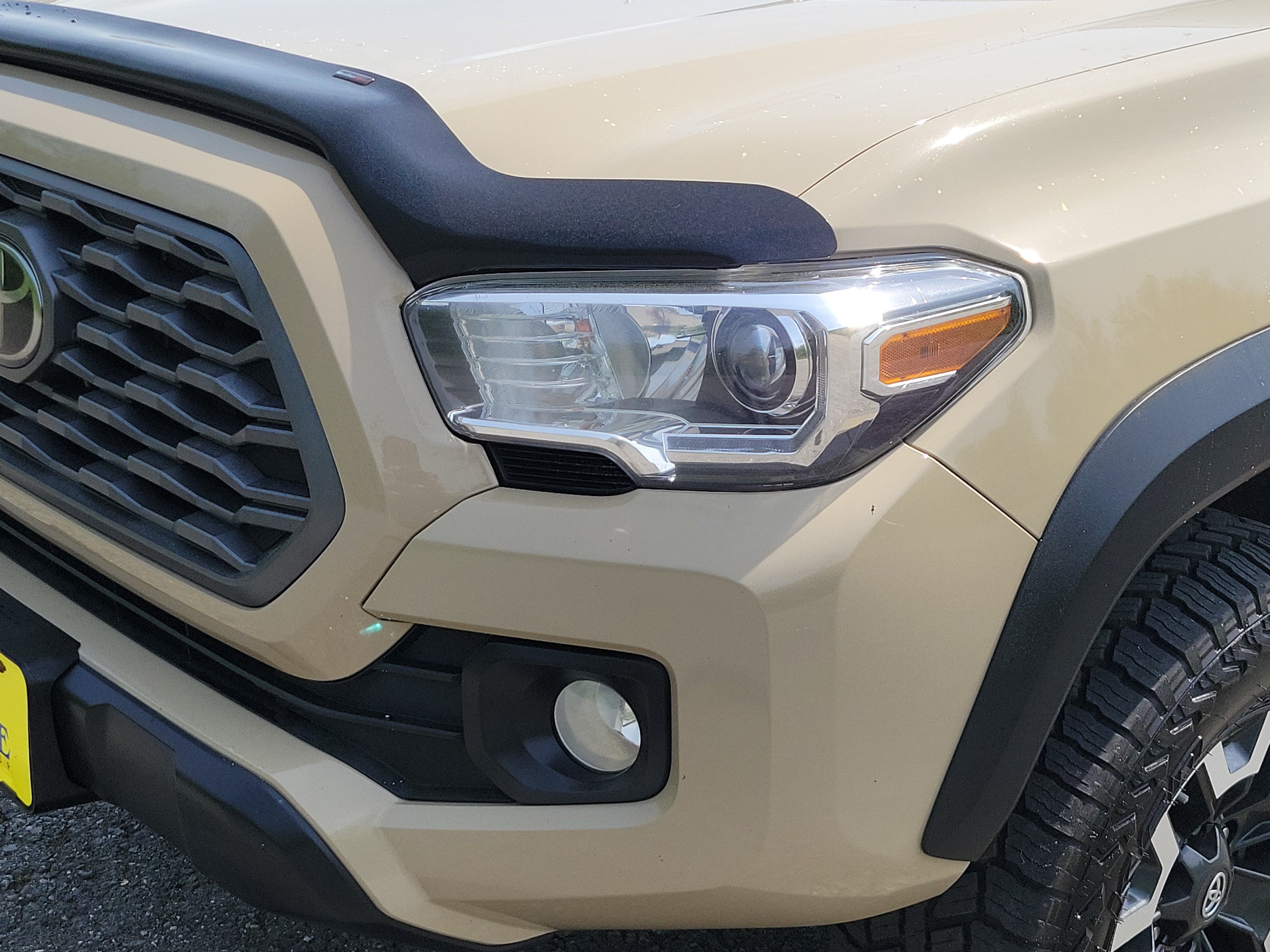 Used 2020 Toyota Tacoma TRD Off-Road w/ Technology Package AWD/4WD image 9