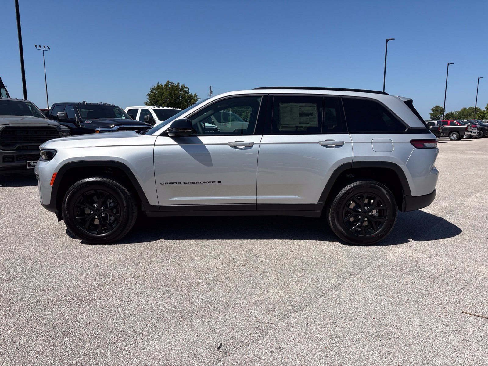 New 2026 Jeep Grand Cherokee Altitude RWD image 2