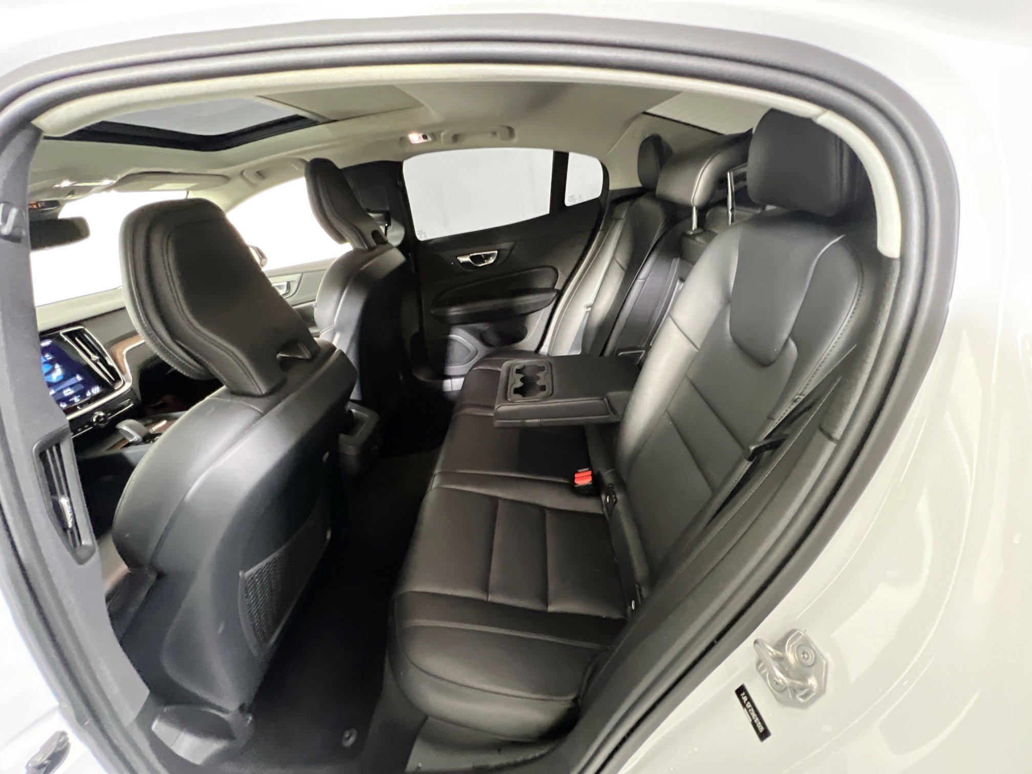 Used 2022 Volvo S60 B5 Momentum w/ Premium Package image 24