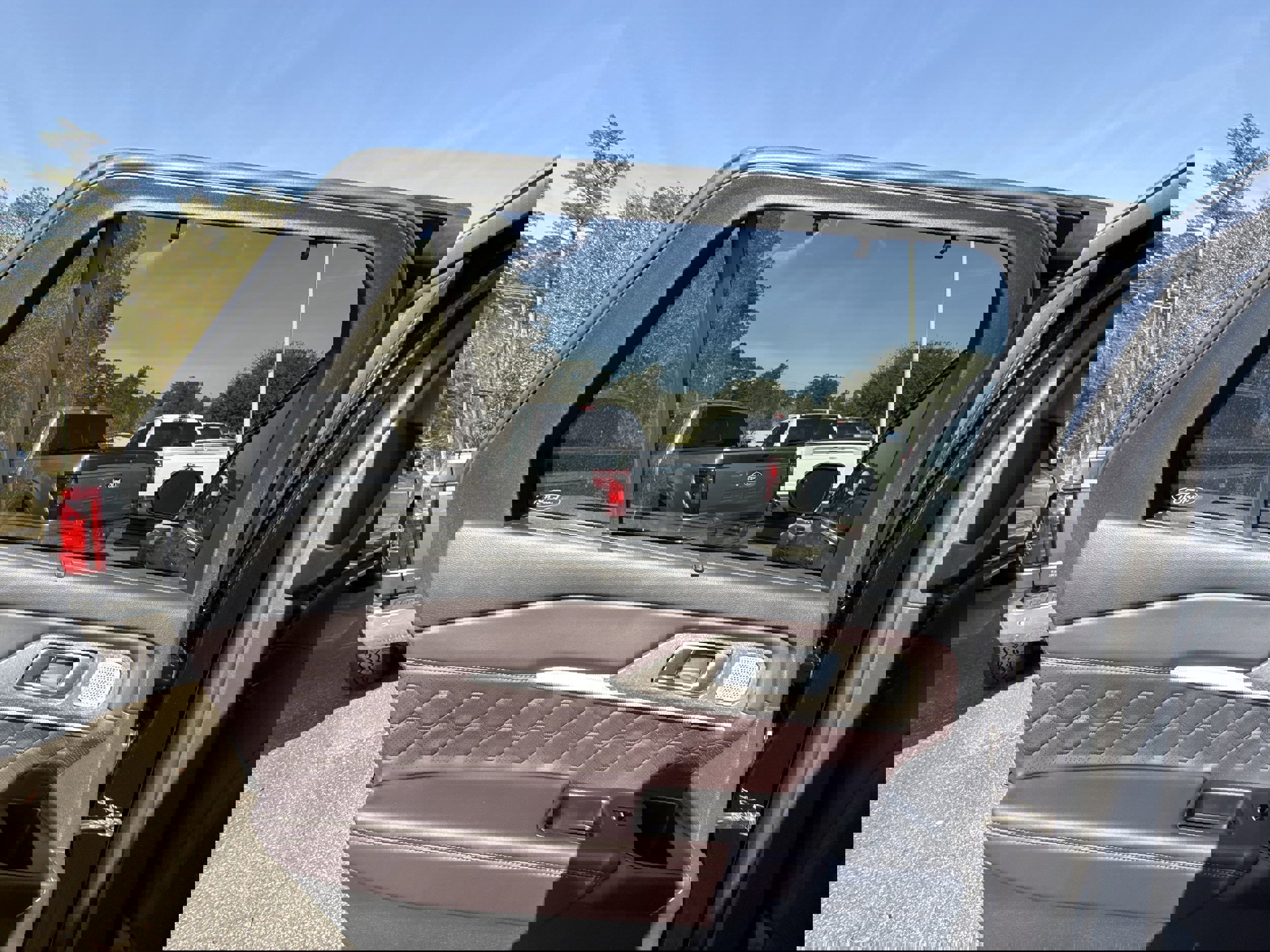 Used 2025 Ford Explorer Platinum w/ Ultimate Package image 27