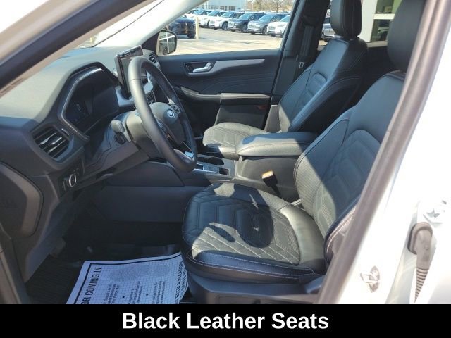 Used 2023 Ford Escape Platinum w/ Premium Technology Package image 4