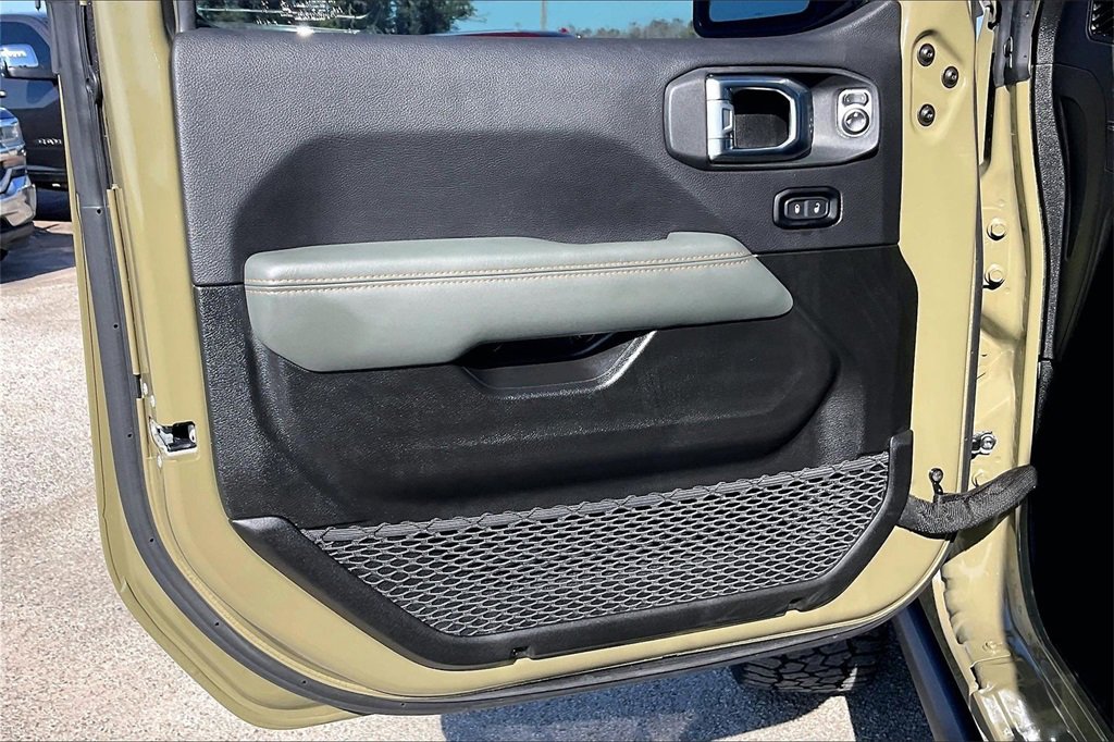 Used 2025 Jeep Gladiator Mojave image 17