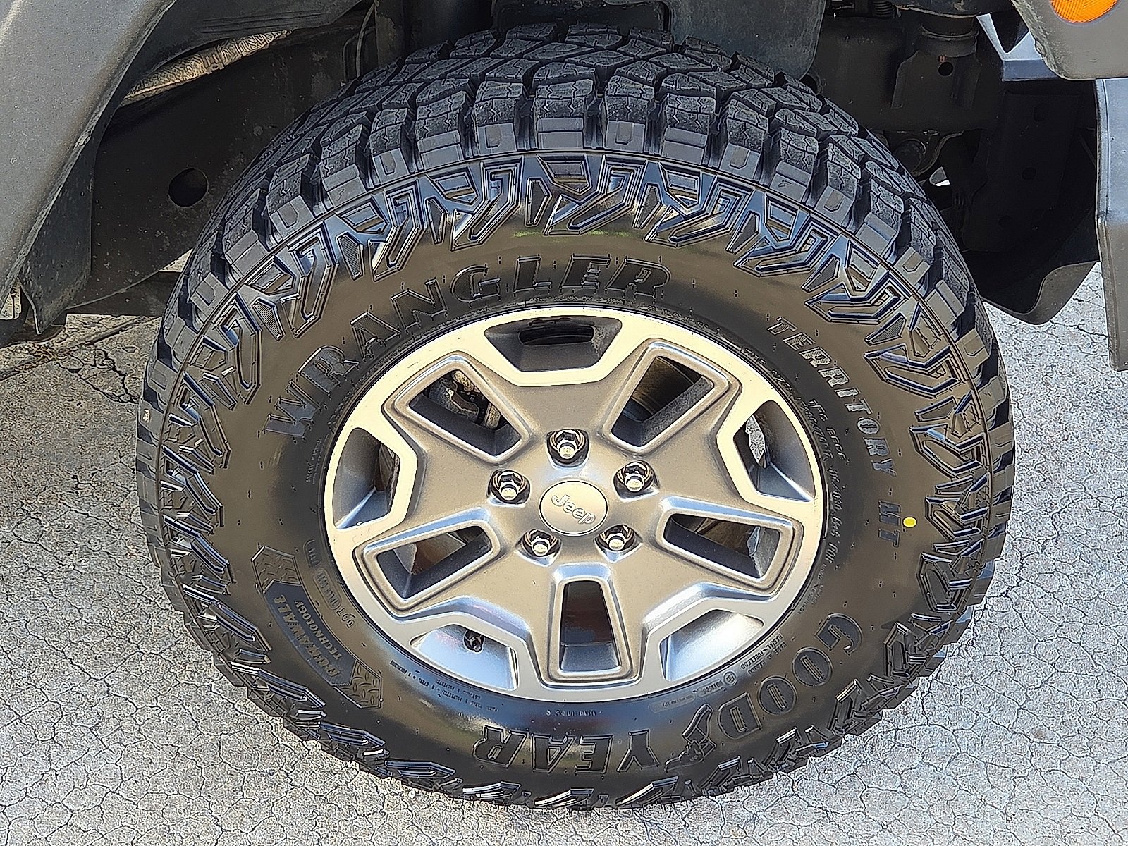 Used 2017 Jeep Wrangler Unlimited Rubicon w/ Connectivity Group image 7