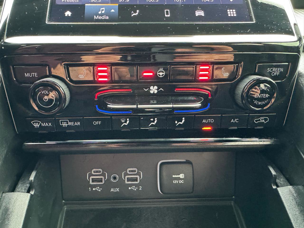 Used 2024 Jeep Grand Cherokee Altitude image 23