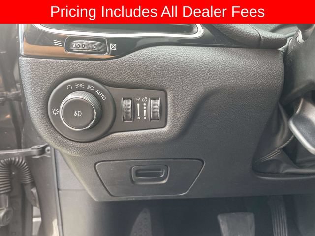 Used 2021 Jeep Cherokee Latitude Plus AWD/4WD image 21