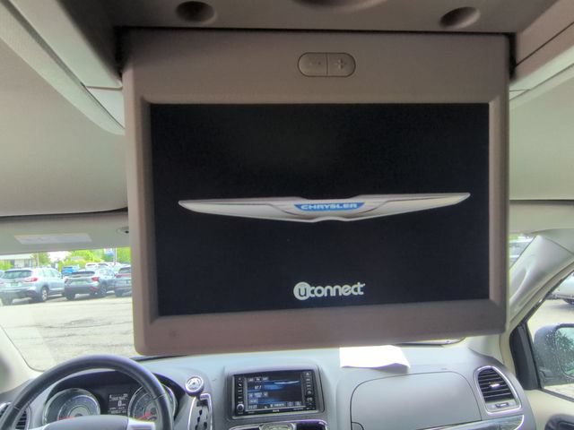 Used 2014 Chrysler Town & Country Touring-L w/ Driver Convenience Group FWD image 36