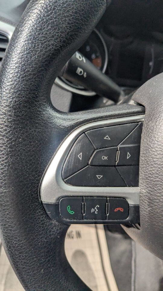 Used 2018 Jeep Compass Sport w/ Mopar Graphics Package AWD/4WD image 32