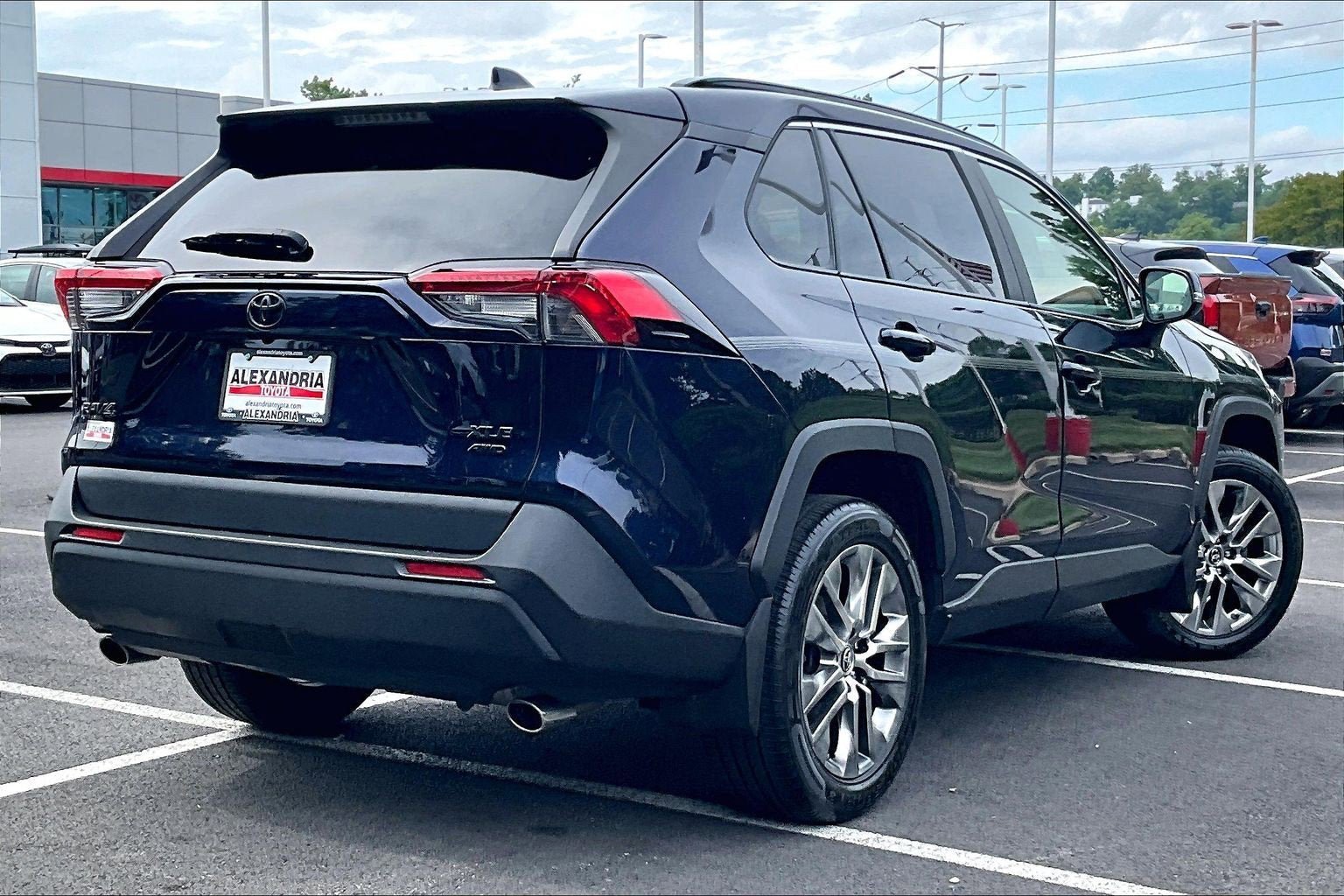 Used 2019 Toyota RAV4 XLE Premium w/ All Weather Liner Package AWD/4WD image 12