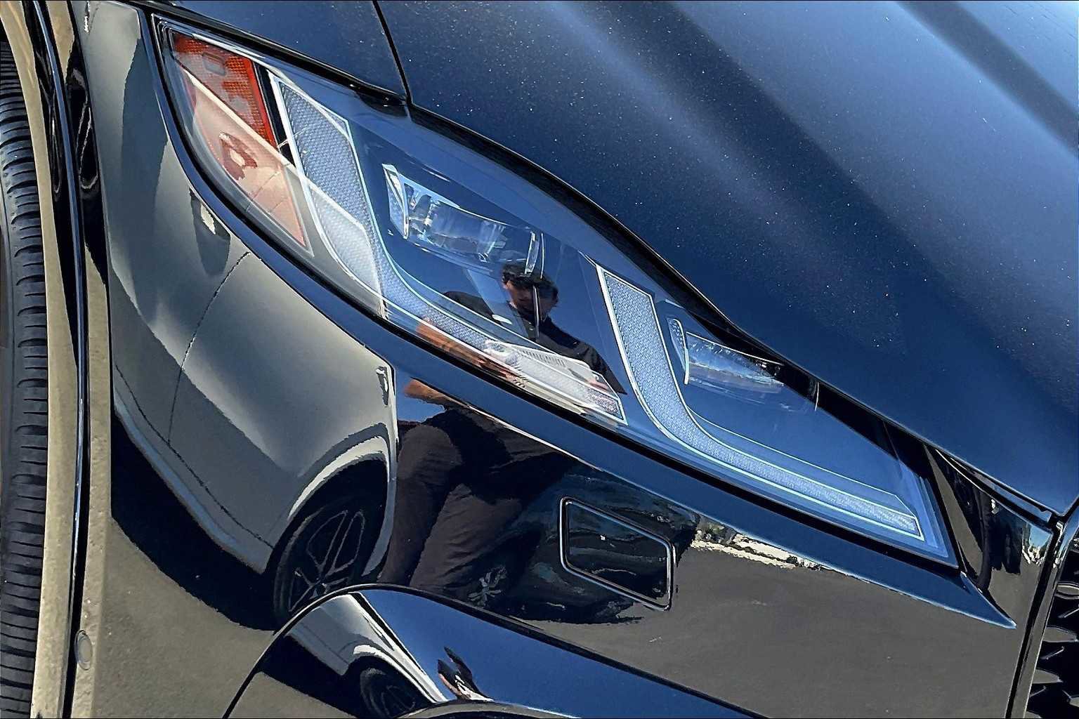 Used 2024 Jaguar F-PACE SVR image 30