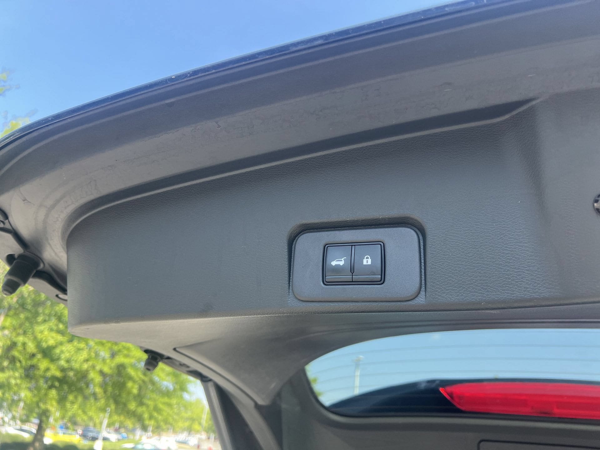 Certified 2025 Nissan Rogue Platinum FWD image 24
