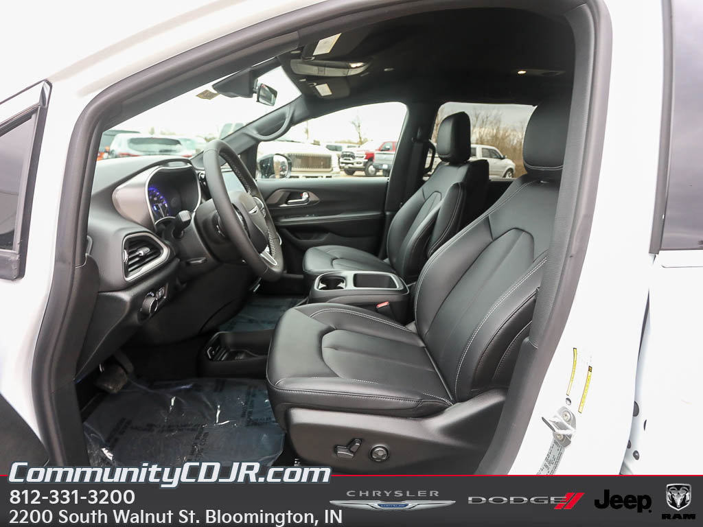 New 2026 Chrysler Voyager LX FWD image 11