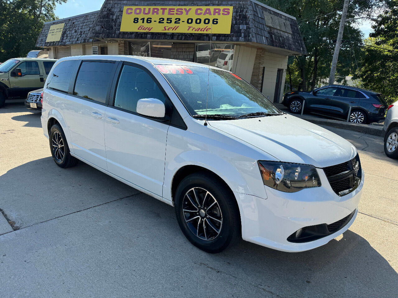 Used 2019 Dodge Grand Caravan SE image 1