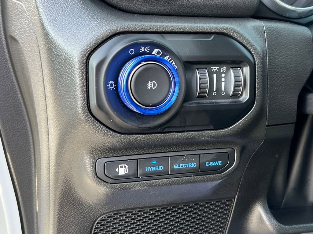 Used 2022 Jeep Wrangler Unlimited Sahara w/ Cold Weather Group image 21