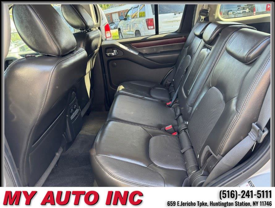 Used 2011 Nissan Pathfinder LE w/ Navigation Pkg image 36