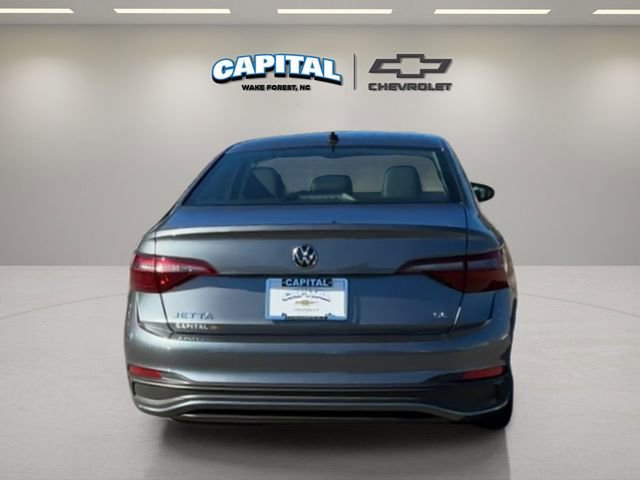 Used 2023 Volkswagen Jetta SE image 4