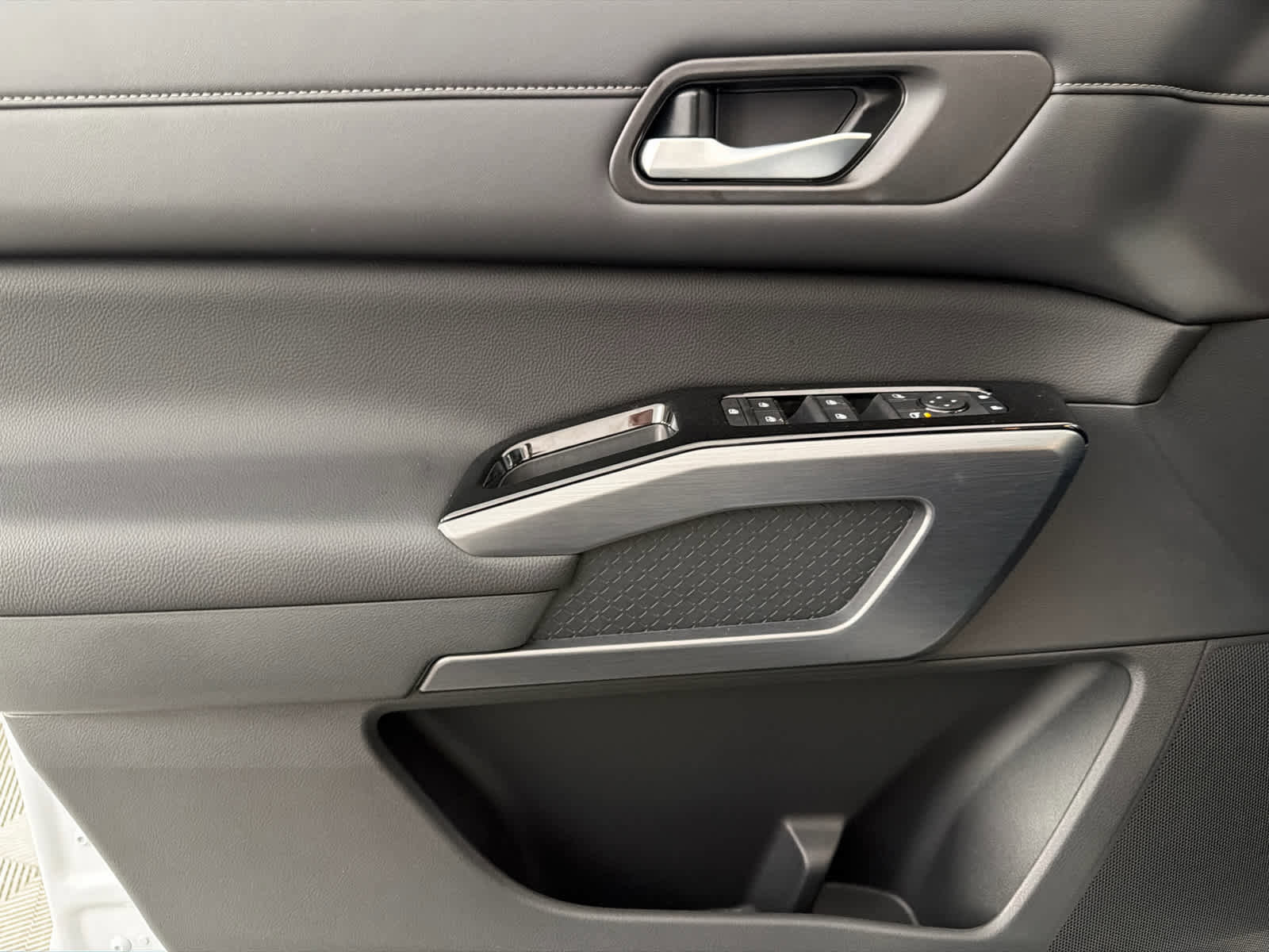 New 2026 Nissan Pathfinder SL image 23