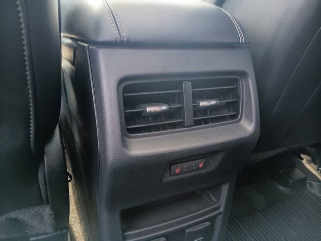 Used 2019 Ford Edge Titanium w/ Equipment Group 301A AWD/4WD image 20