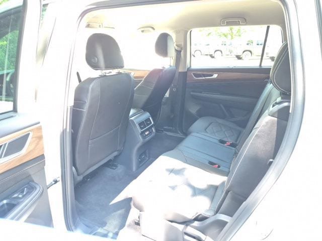 Used 2025 Volkswagen Atlas SE AWD/4WD image 13
