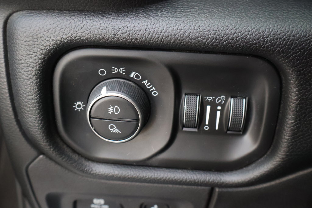 Used 2019 RAM 1500 Laramie AWD/4WD image 26