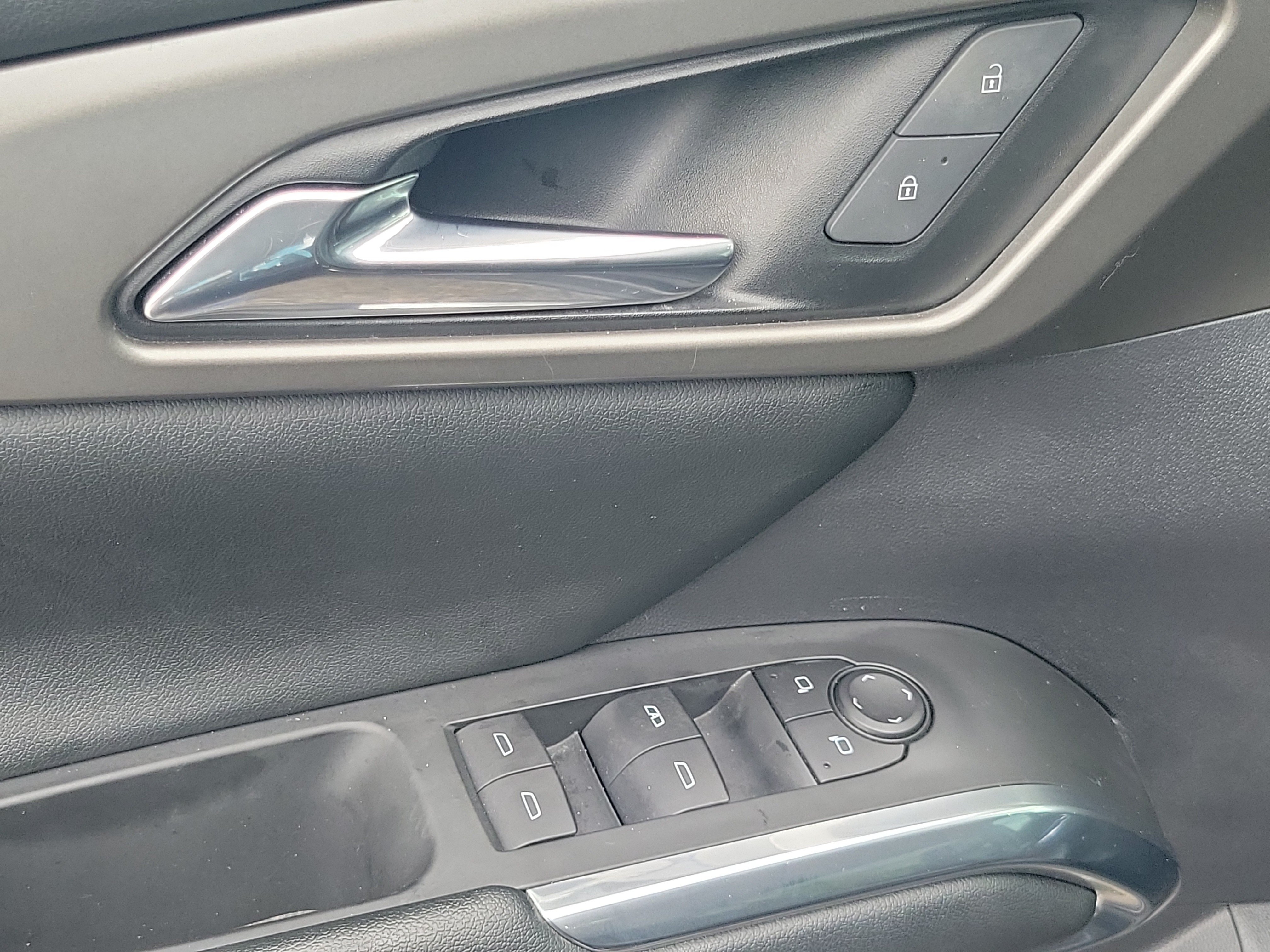 Used 2024 Chevrolet Traverse LT FWD image 16