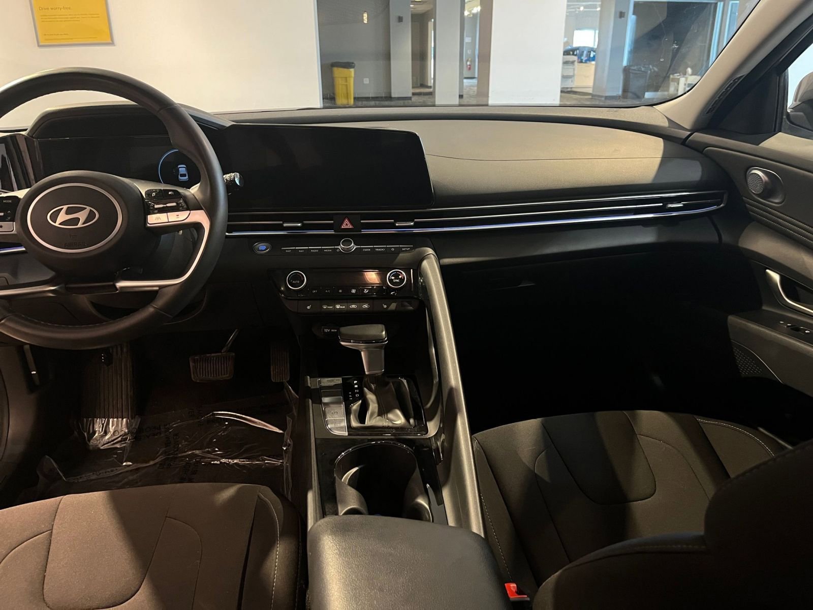 Used 2025 Hyundai Elantra SEL image 36