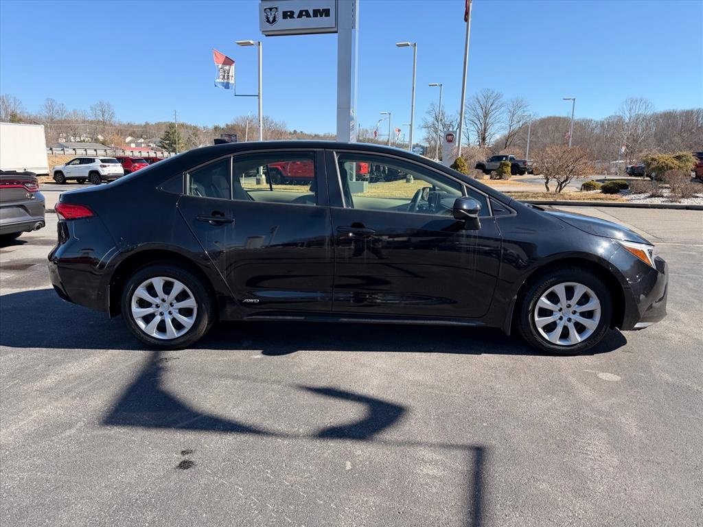 Used 2023 Toyota Corolla LE image 3