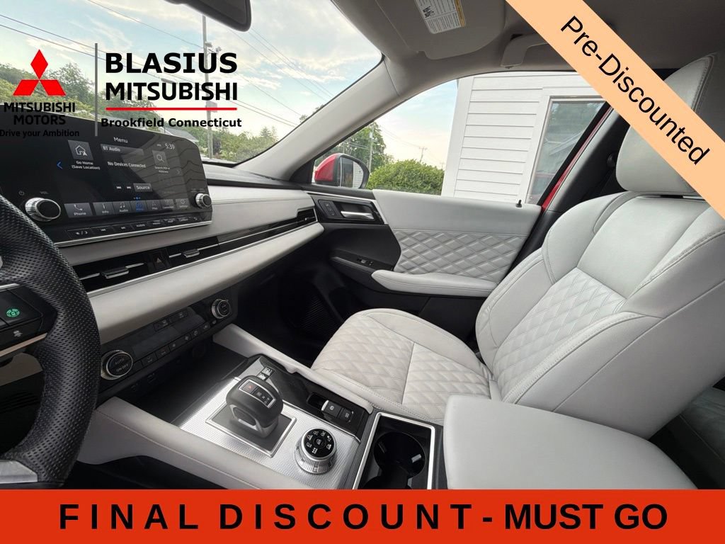 Used 2023 Mitsubishi Outlander SEL AWD/4WD image 40