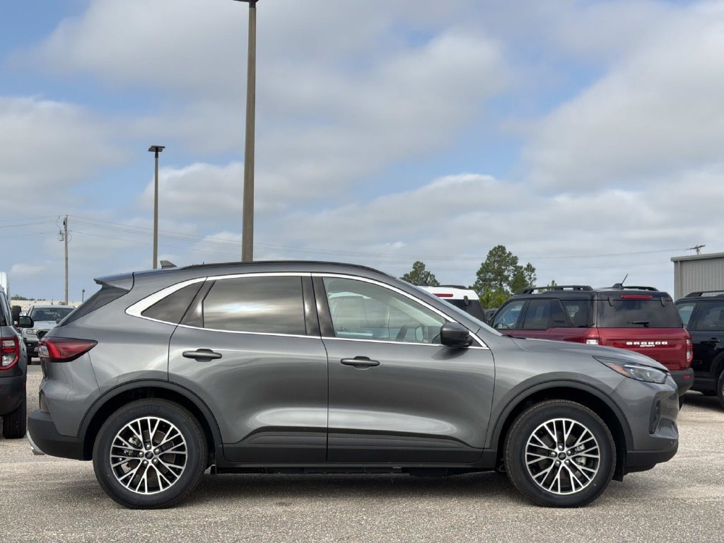New 2025 Ford Escape SE w/ PHEV Premium Package FWD image 4