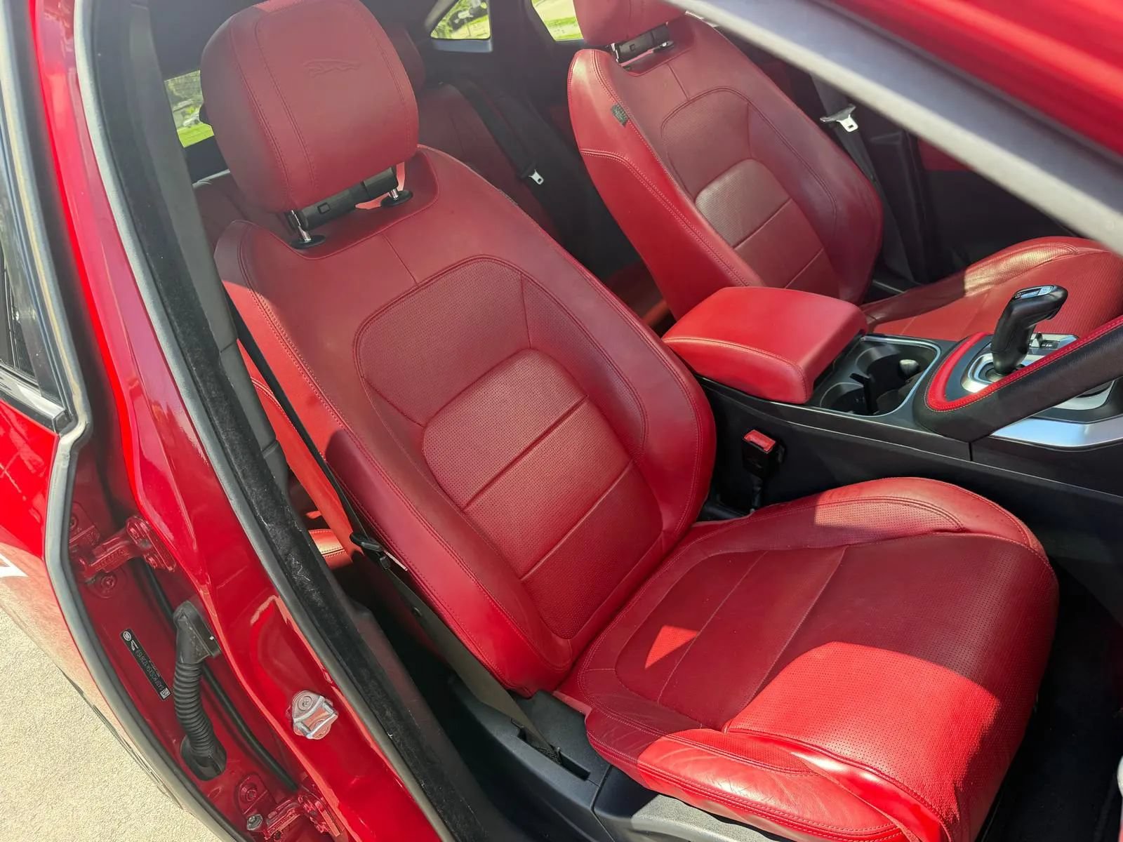 Used 2019 Jaguar E-PACE R-Dynamic HSE AWD/4WD image 33