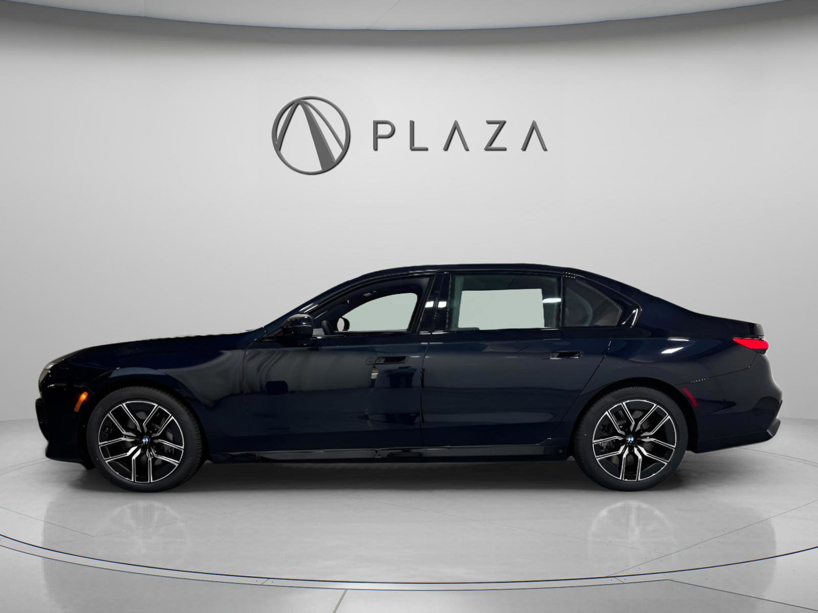 Certified 2025 BMW 760i xDrive w/ Executive Package image 3