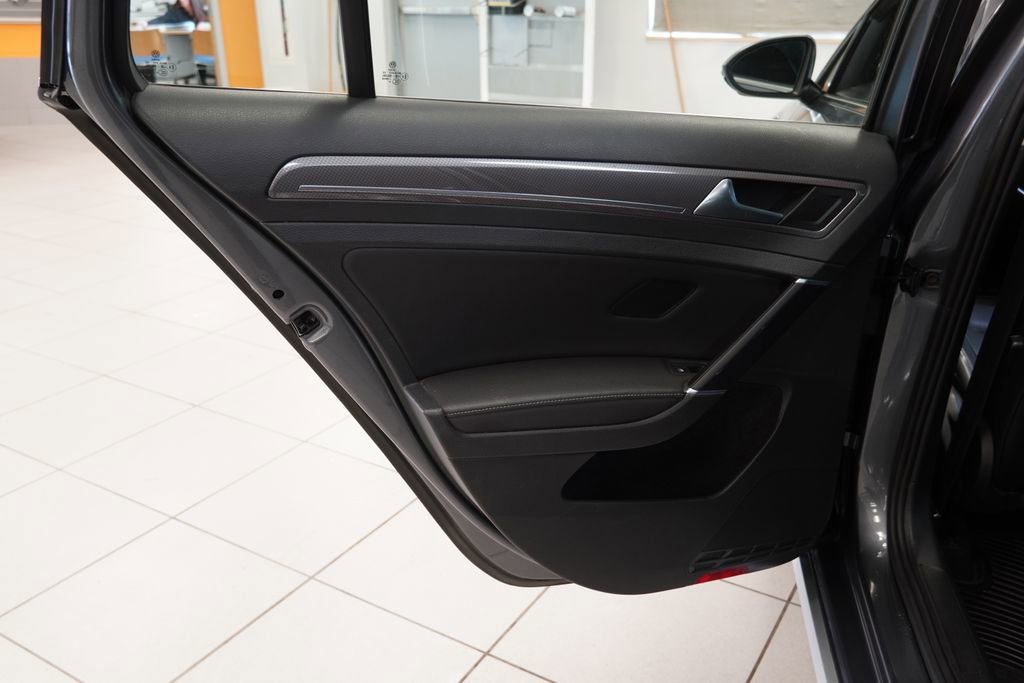 Used 2017 Volkswagen Golf Alltrack image 23