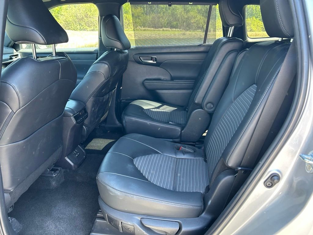 Used 2025 Toyota Highlander XSE image 13