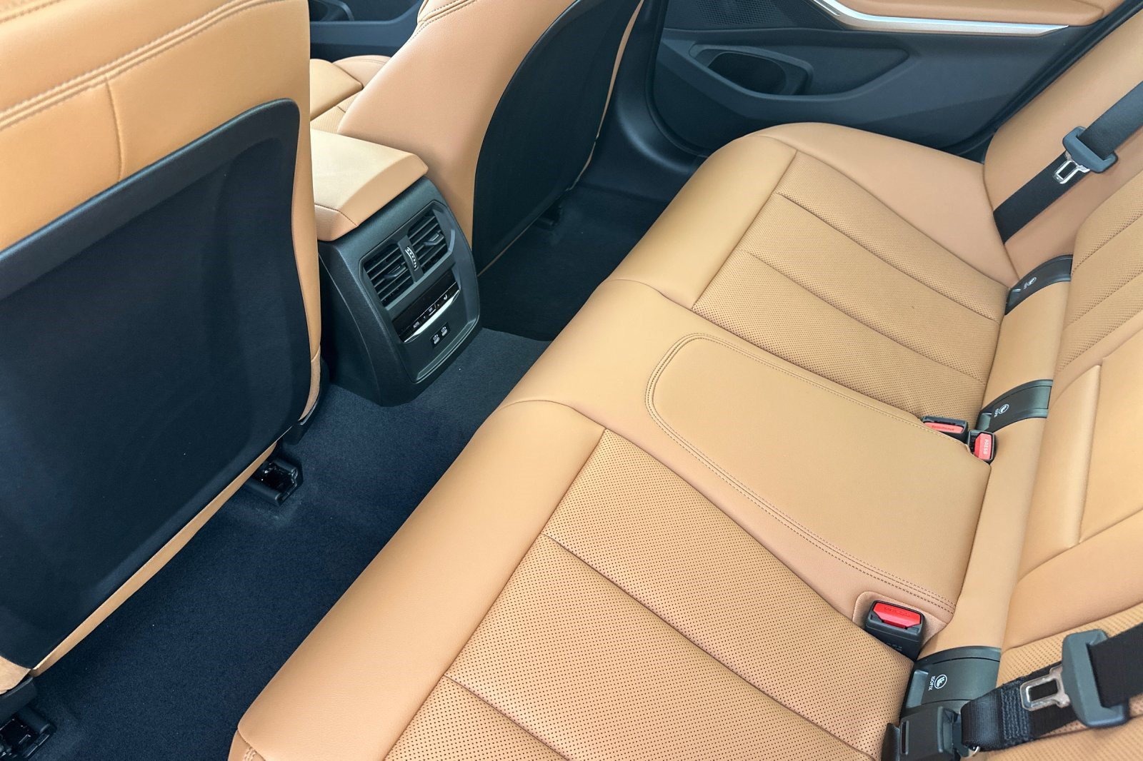 Used 2026 BMW 330i Sedan w/ Premium Package RWD image 25