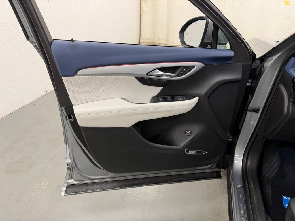 Used 2025 Buick Envision Avenir AWD/4WD image 18