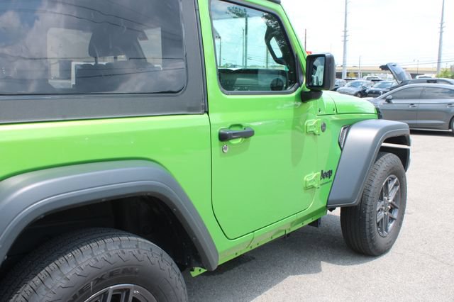Used 2025 Jeep Wrangler Sport AWD/4WD image 38