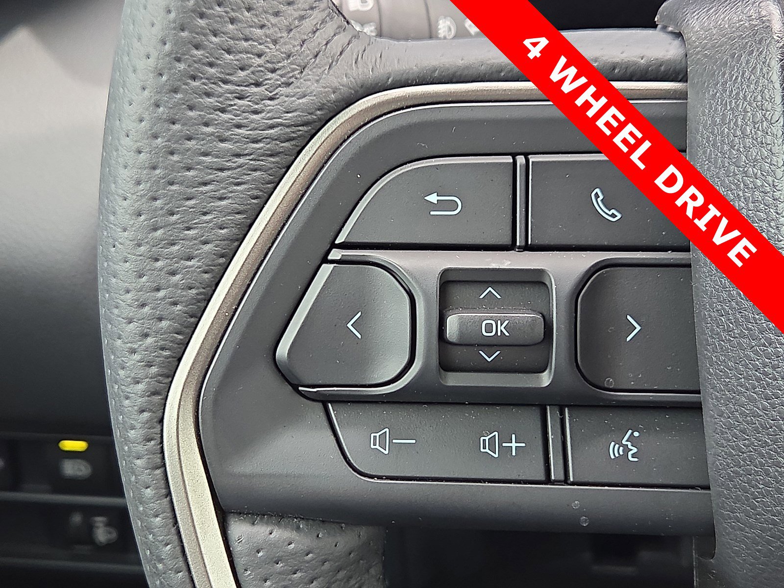 Used 2025 Toyota Tundra Limited AWD/4WD image 21