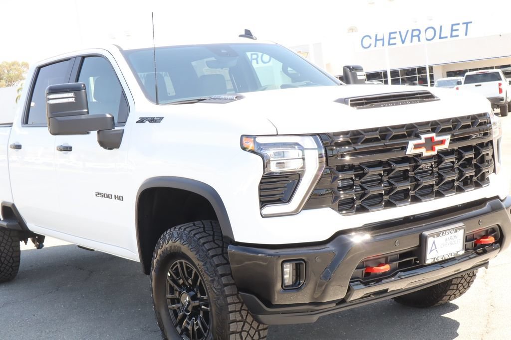 New 2026 Chevrolet Silverado 2500 ZR2 w/ LPO, Dark Essentials Package AWD/4WD image 9