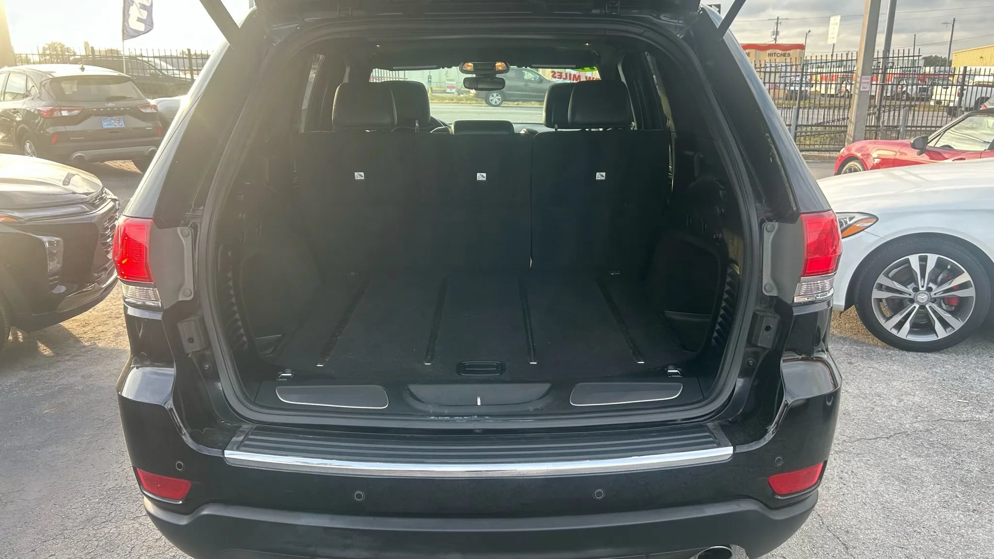 Used 2017 Jeep Grand Cherokee Limited AWD/4WD image 10