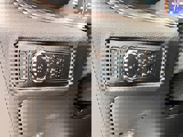 Used 2023 Ford Explorer Limited image 23