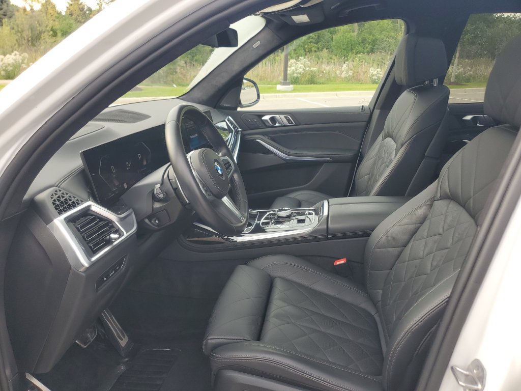 Used 2024 BMW X7 xDrive40i w/ Executive Package AWD/4WD image 15