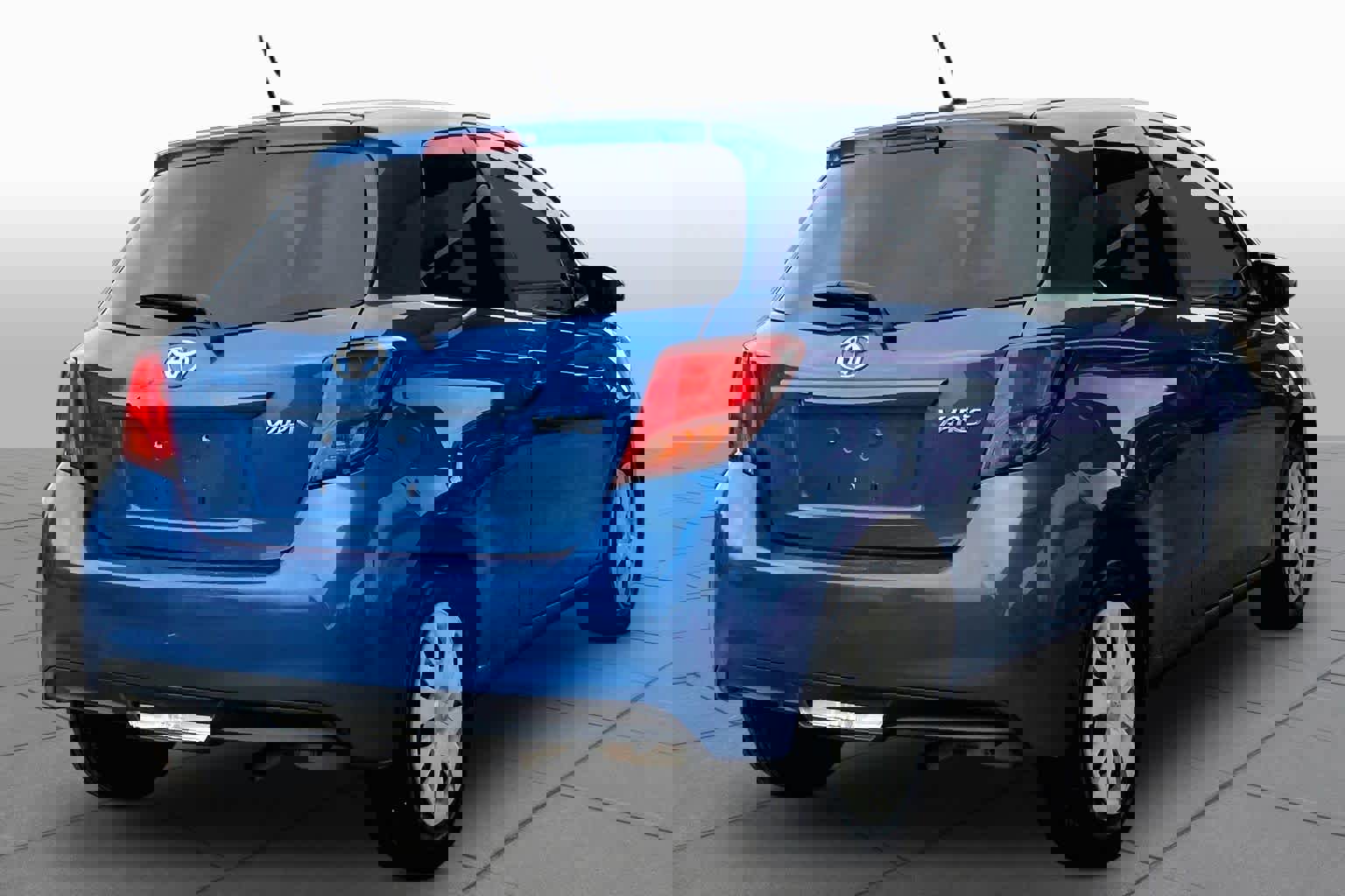 Used 2015 Toyota Yaris L image 13