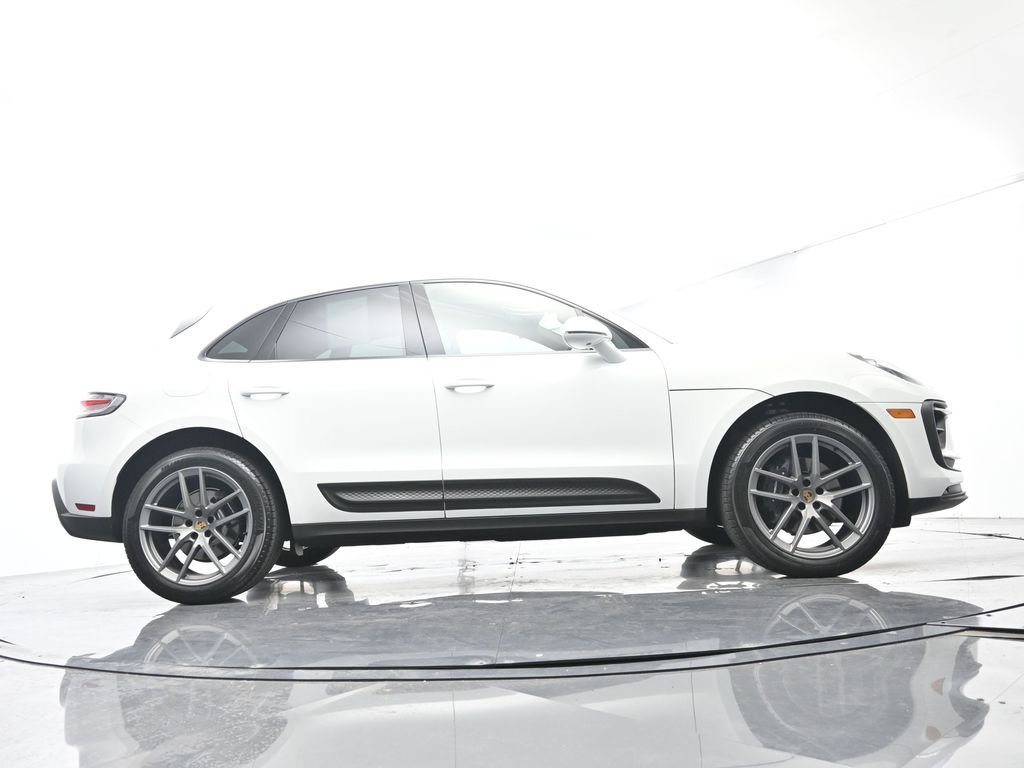 Certified 2025 Porsche Macan AWD/4WD image 54