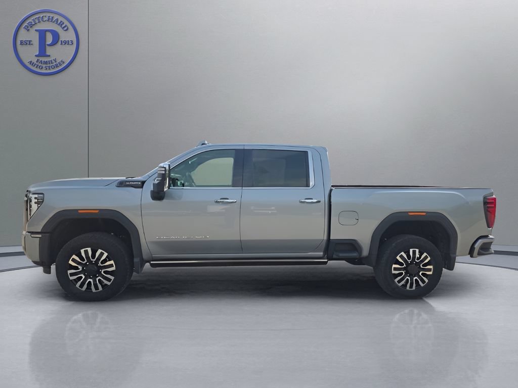 Used 2025 GMC Sierra 3500 Denali Ultimate AWD/4WD image 4