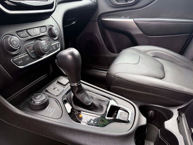 Certified 2020 Jeep Cherokee Limited AWD/4WD image 29